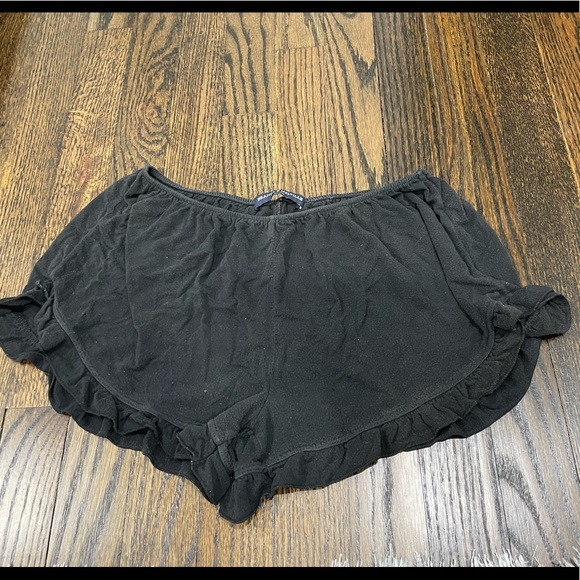 brandy melville shorts with ruffle - Picture 1 of 1